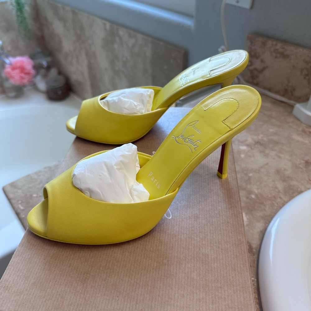 Christian Luboutin Me Dolly  Peep-Toe - Picture 2 of 7